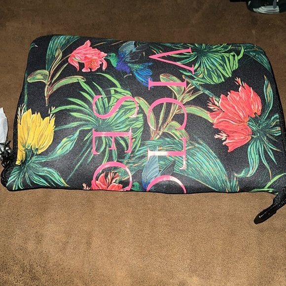 Victoria's Secret Handbags - NWT Victoria’s Secret Tote Bag
